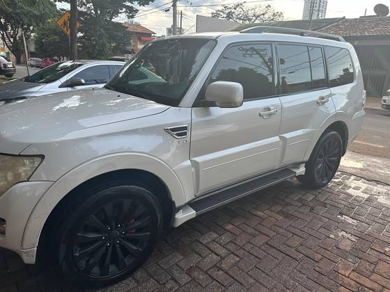 MITSUBISHI PAJERO FULL 3.2 HPE 4X4 16V TURBO INTERCOOLER DIESEL 4P AUTOMÁTICO MITSUBISHI PAJERO FULL 3.2 HPE 4X4 16V TURBO INTERCOOLER DIESEL 4P AUTOMÁTICO